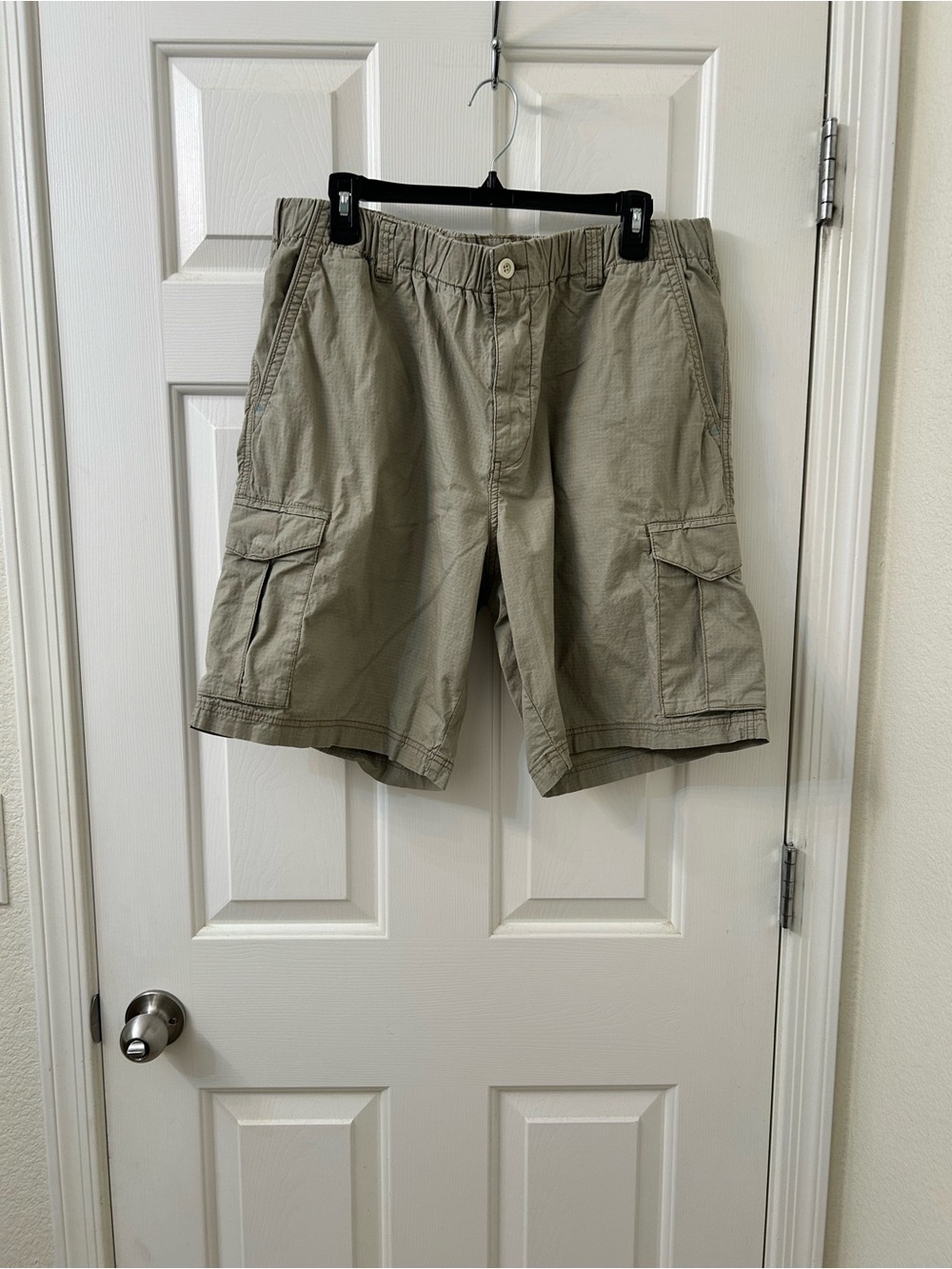 Tommy Bahama Men's Cargo Shorts in Khaki